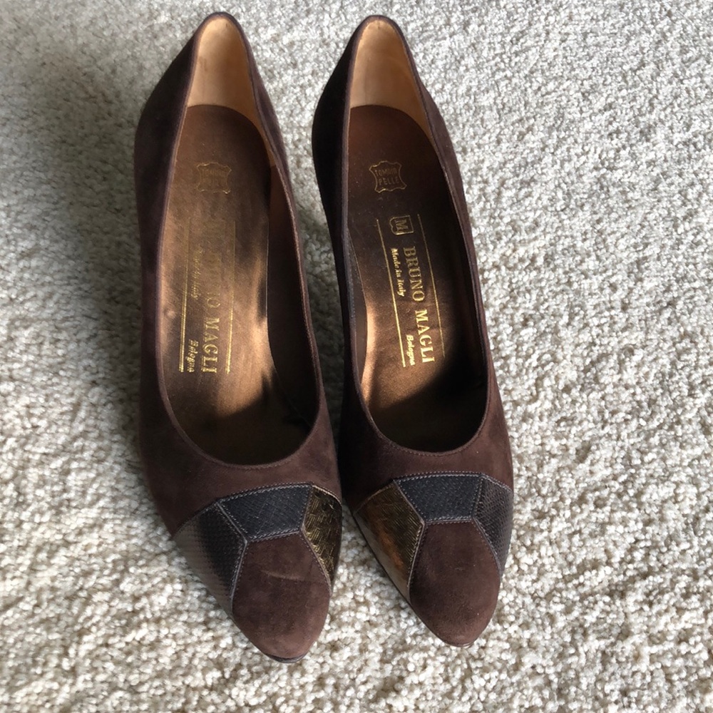 Bruno Magli suede pumps; size 7 AA